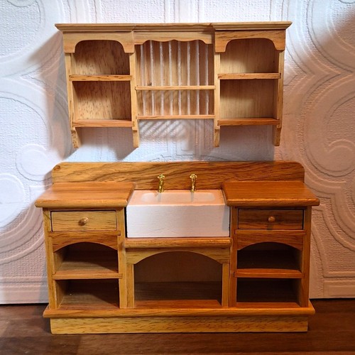 Dolls house 12th wooden - 1/12th,