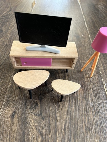 Wooden doll house - , tv