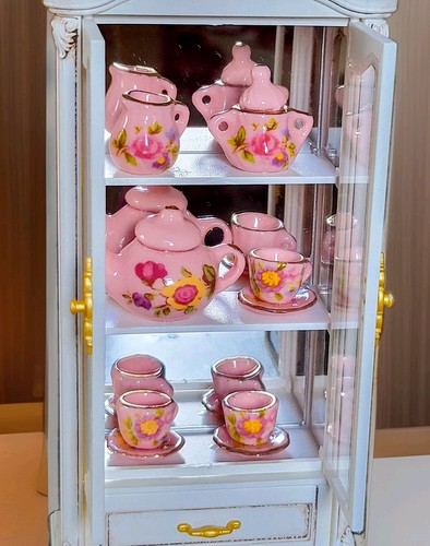 Miniature dolls house - 12,