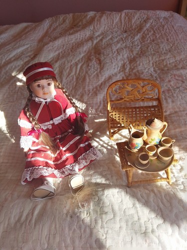 Vintage large doll house - large, doll's